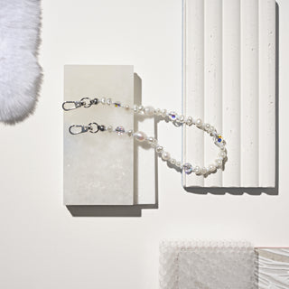 Venus Pearl Trap Wristlet Phone Chain