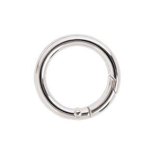 Front-facing image of the String Ting Bag Clip Ring in shiny silver, displaying its smooth, circular form and secure spring closure, suitable for enhancing bags or keyrings with a classic metallic accent.